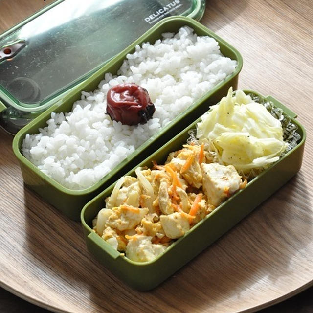 豆腐と野菜の炒め物で作る、開き直った２品のお弁当