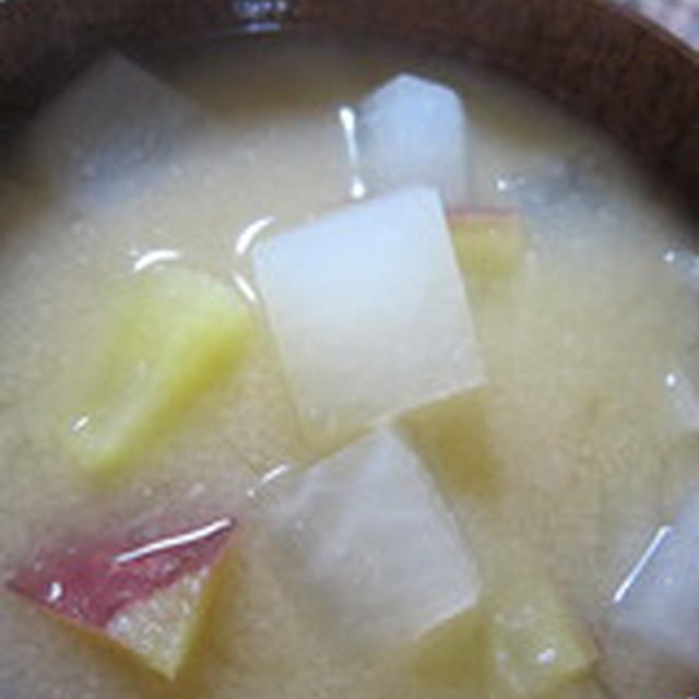 「大根とさつま芋と玉葱の味噌汁」