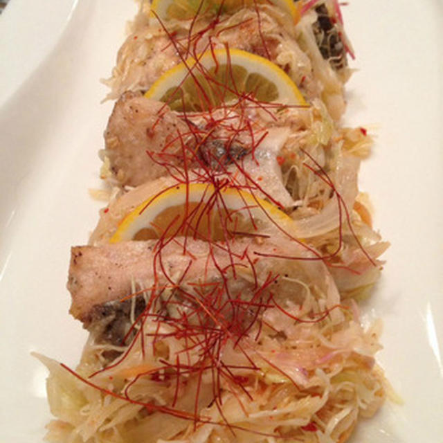 冷やして美味しい 「秋鮭のサラダナムル」。