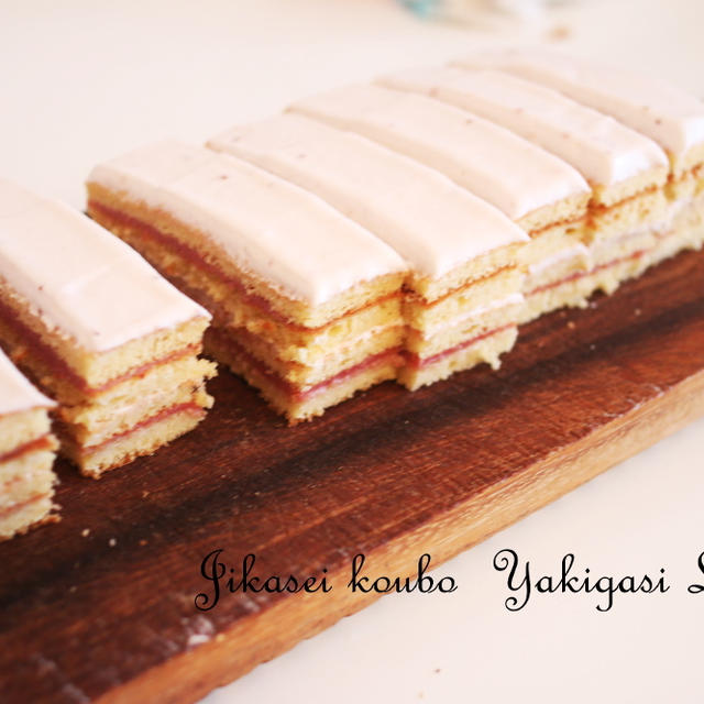 ストロベリーオペラ・来月は桜のカップケーキです。おまちしております