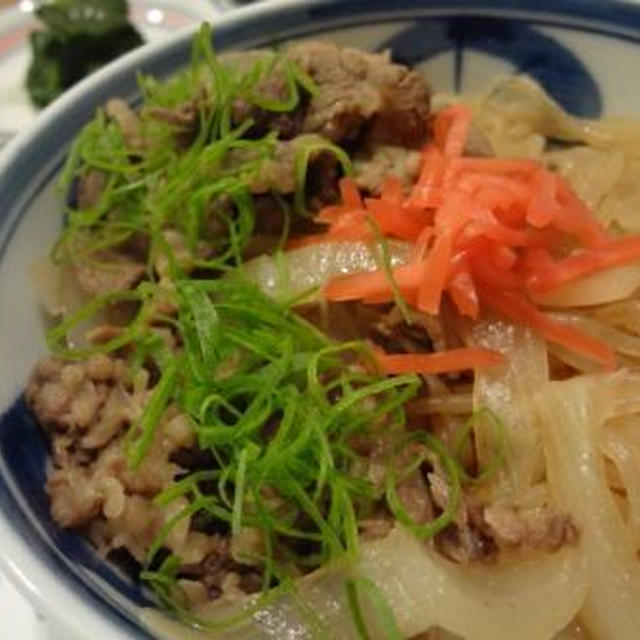 あっさり牛丼（白滝と玉ねぎでカサ増し）♪