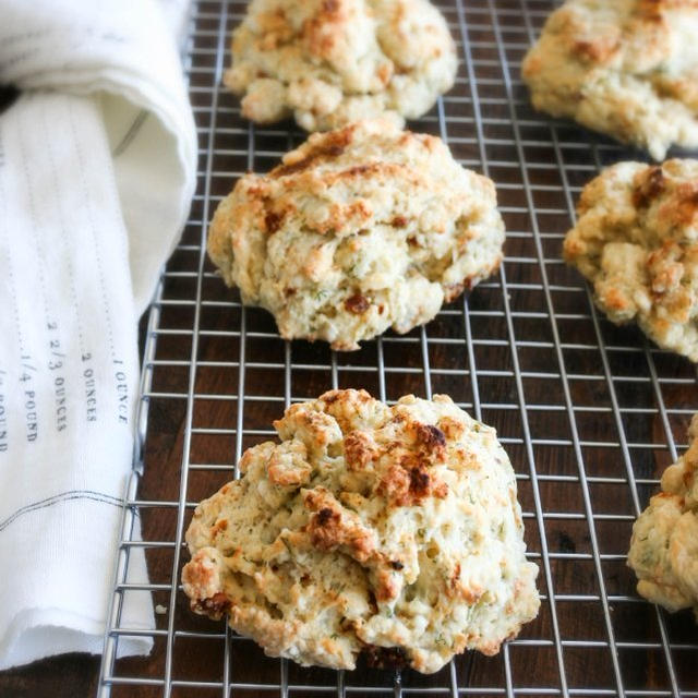 Yogurt Drop Biscuits with Dill and Sun-dried Tomato ドライトマトとディル入りドロップビスケット