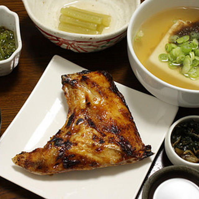 毎度のことですが「ぶりかまのにんにく醤油焼き」