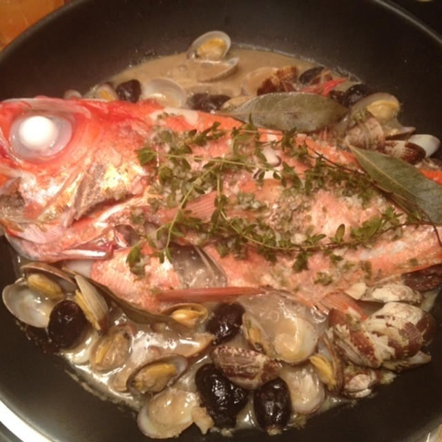 金目鯛のアクアパッツァと揚げカルツォーネで飲み会♡