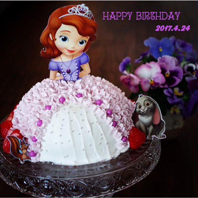 4歳誕生日 ソフィアちゃんのドレスケーキ By Ayaさん レシピブログ 料理ブログのレシピ満載