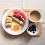 6月19日の朝ごはん。調理時間6分。手作りソーセージパン