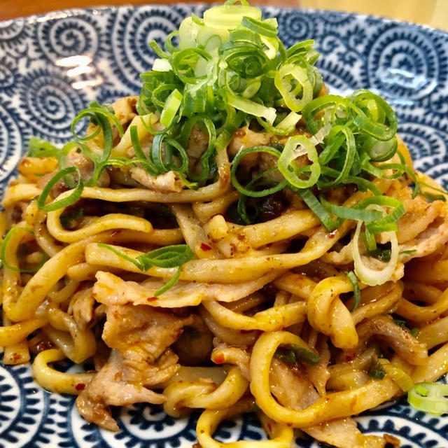 おうちで汁なし担担麺♪　花椒入の　成都陳麻婆 担担麺　と　業務スーパーの焼そば太麺　で作りました