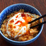 目玉焼きと揚げ玉をあったかゴハンにのっけて、しょうゆをぶっかけるだけの「食べれば玉子天丼」がウマ死！！