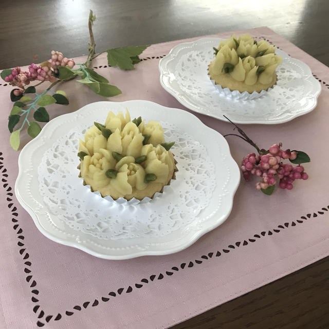 さつまいものフラワーカップケーキ
