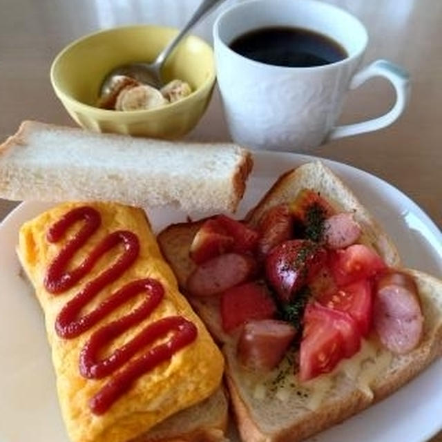 絹生食パンで、朝ごはんです♪