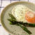フライパン一つで簡単朝ごはん♪アスパラグリルの目玉焼きのっけ