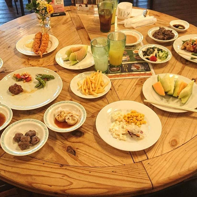 秘密の隠れ家メロンとステーキ食べ放題&ビュッフェ