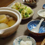 鰯のつみれと大根のおでんと白菜と豆腐のサラダと寝て曜日ニャン