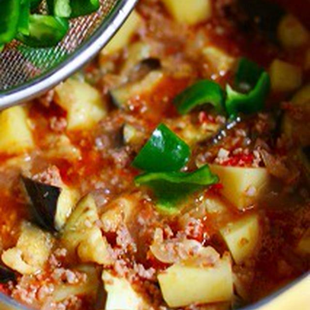 夏だ、カレーだ♪スパイスたっぷり野菜の蒸し煮風カレー