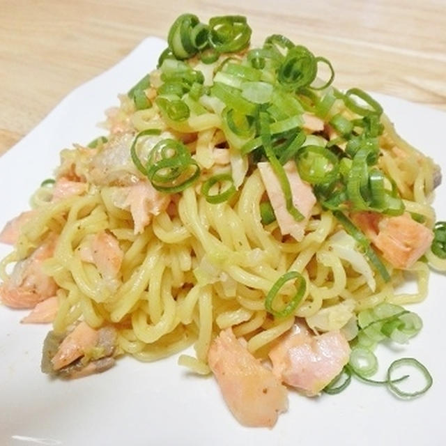 鮭とキャベツの味噌焼きそば