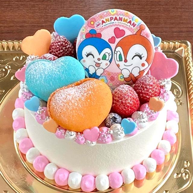 【ドキンちゃんコキンちゃんケーキ】推しカラーマカロンのデコレーション♡