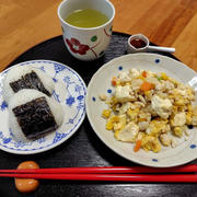 おにぎりと炒り豆腐