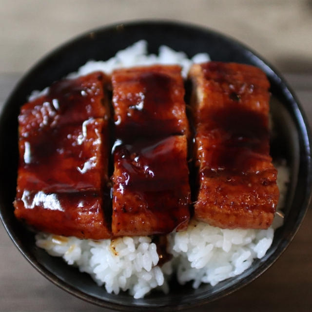 鰻をレンジでふっくら美味しく温める！うな丼最高( *´艸｀)