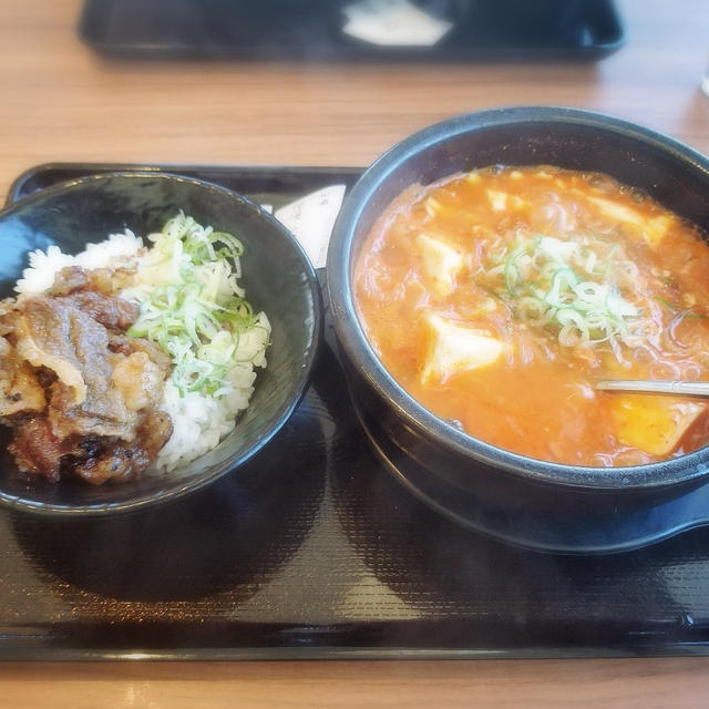 【外食】 カルビ丼とスン豆腐専門店 韓丼！ * 海鮮スンドゥブ