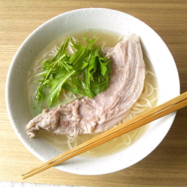 豚肉バラ軟骨で、ラーメンスープ作り