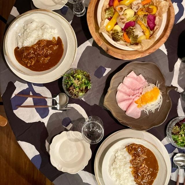 「おせちもいいけどカレーもね」ってことで、牛すじカレーの夜ごはん&ゆる猫's
