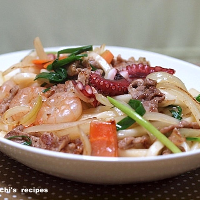 出し汁たっぷり焼きうどんと「二日がかりの長女のメガネデビュー」