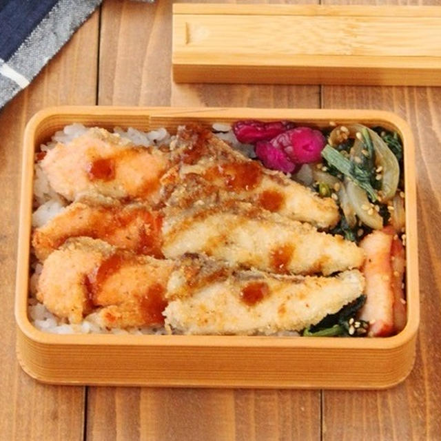 楽ちんな魚のおかず「お刺身カツ」「小松菜炒め」2品弁当