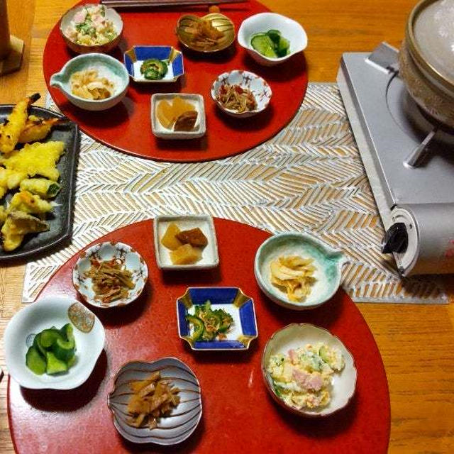 買ってきた天ぷらと水餃子鍋、作り置き小鉢７品で晩酌