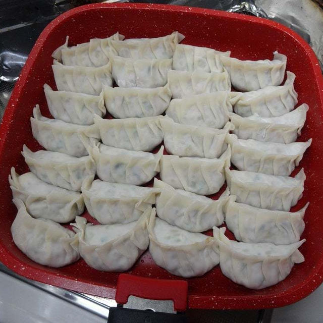 四角いフライパンで餃子