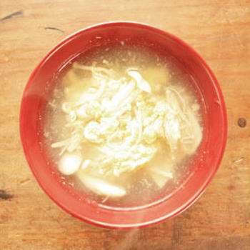 エノキと白シメジのかき玉スープ