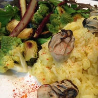 ドリアやカレーを華やかに 「牡蠣のサフランライス」。