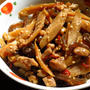 鶏もも肉の切れっ端と、業務スーパーのささがきごぼうの水煮とつきこんにゃくできんぴら。