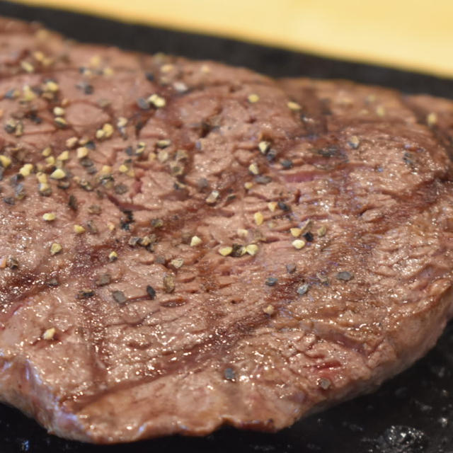 ＜沖縄・那覇＞ステーキヒカル開南店で1,000円の赤身ステーキで幸せ気分
