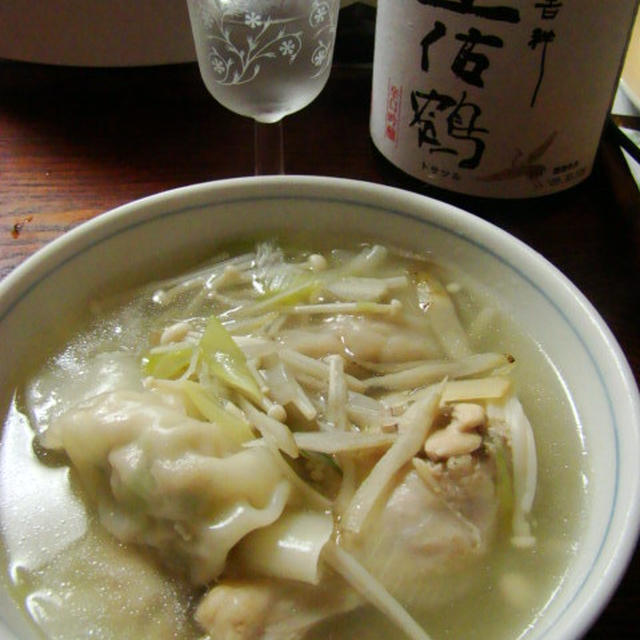 写真は地味ですが、めっちゃ美味しい！水炊き餃子鍋*★