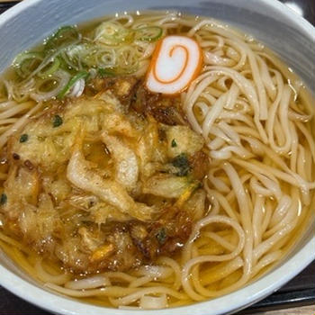 高速のサービスエリアで腹ごしらえ