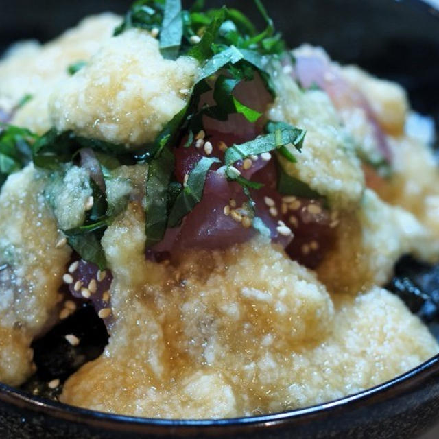 ■昼ご飯【びんちょう鮪の山かけ＋大根下ろしの丼】フワッと軽く淡雪仕立てです。簡単５分♪