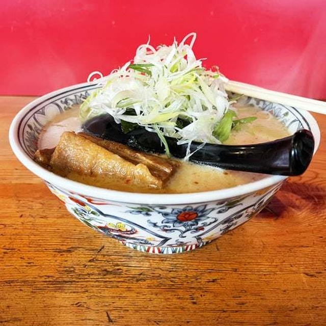 味噌ラーメン 角チャーシュー増しをスープ濃いめで啜る