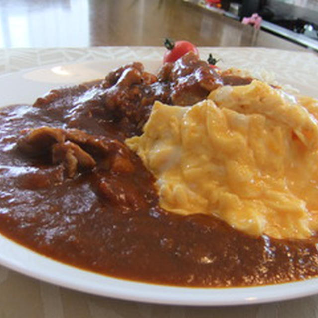 チキンのデミグラスソースでとろ?り卵のオムライス