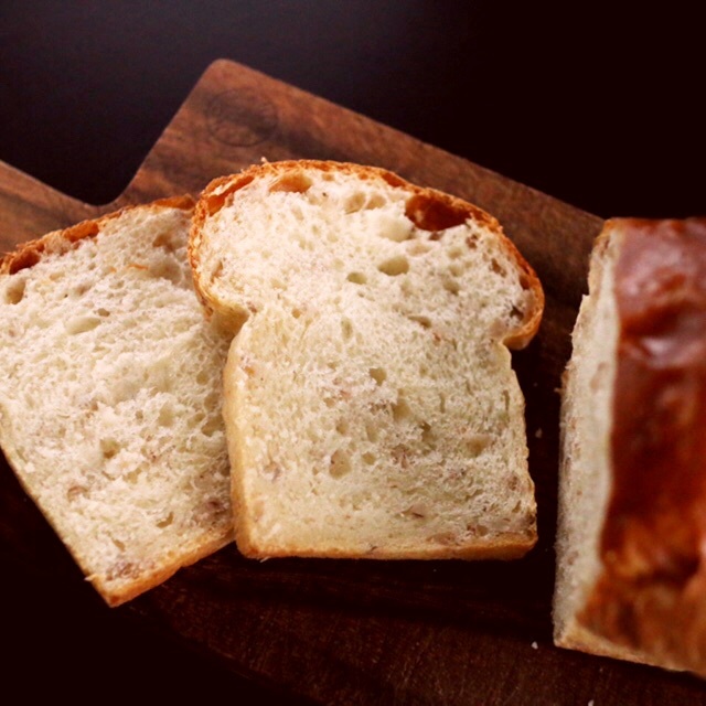 しっとり、こだわり自家製酵母食パン７月です