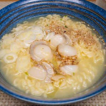 ホタテバターのサッポロ一番塩らーめん