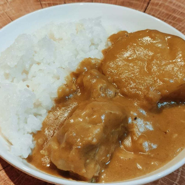 金曜おつカレー( *´艸｀)今日はインディージョーンズ＼(^o^)／
