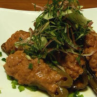 香味野菜のっけ盛りなピーマンの肉詰め