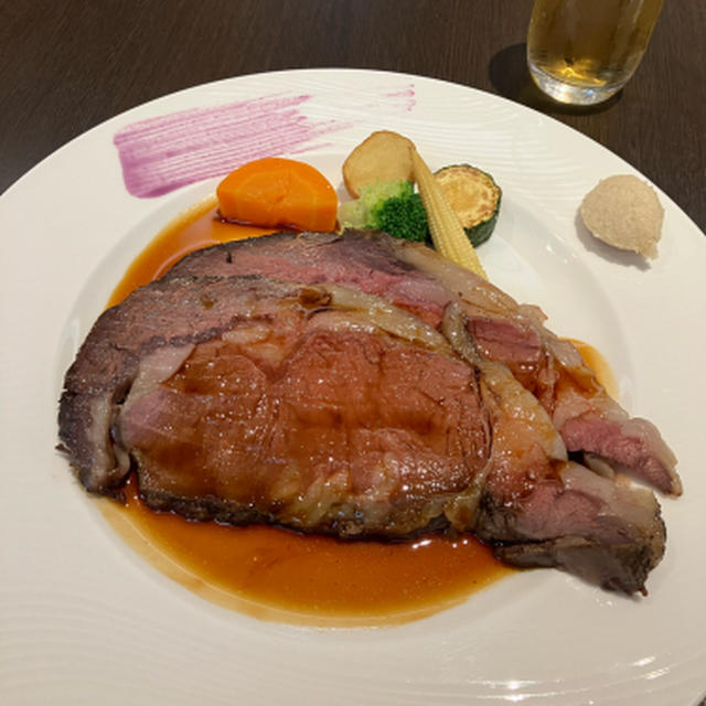 肉を堪能する、名古屋東急ホテル”モンマルトル”
