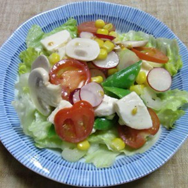 モッツァレラチーズと彩り野菜のサラダ
