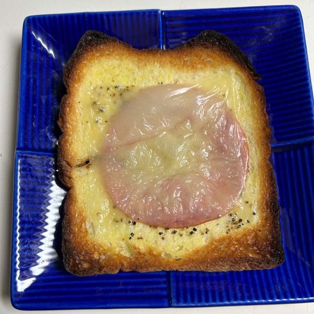 三太郎は自分でパンみみ朝ごパン&ワタシパンみみ朝ごパン❣️