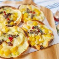 ローズマリー風味　コーンミニピザ