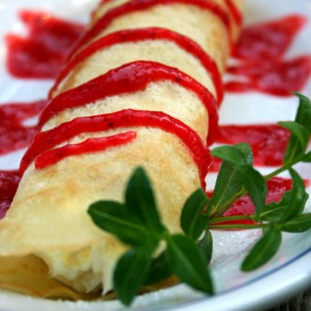 Orange Cream Stuffed Crepes with Strawberry Coulisオレンジクリームチーズ巻きクレープ