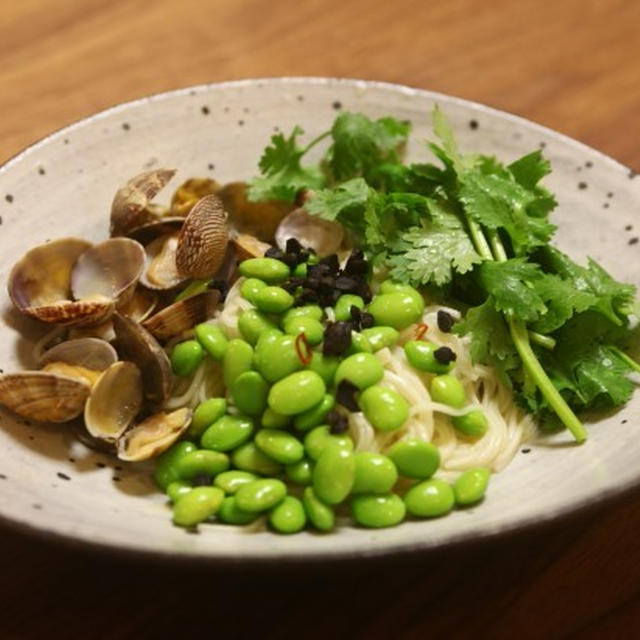 あさりとパクチーのエスニック麺