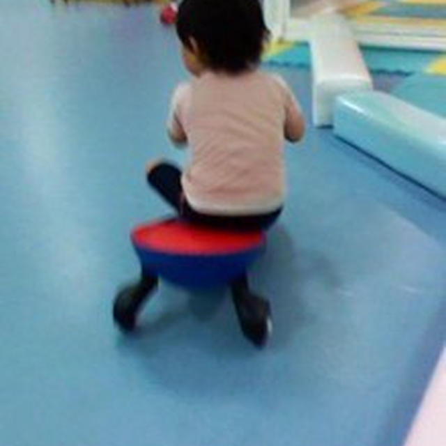 ママも息子もお気に入り！室内でストライダーが楽しめる～ユウキッズアイランド