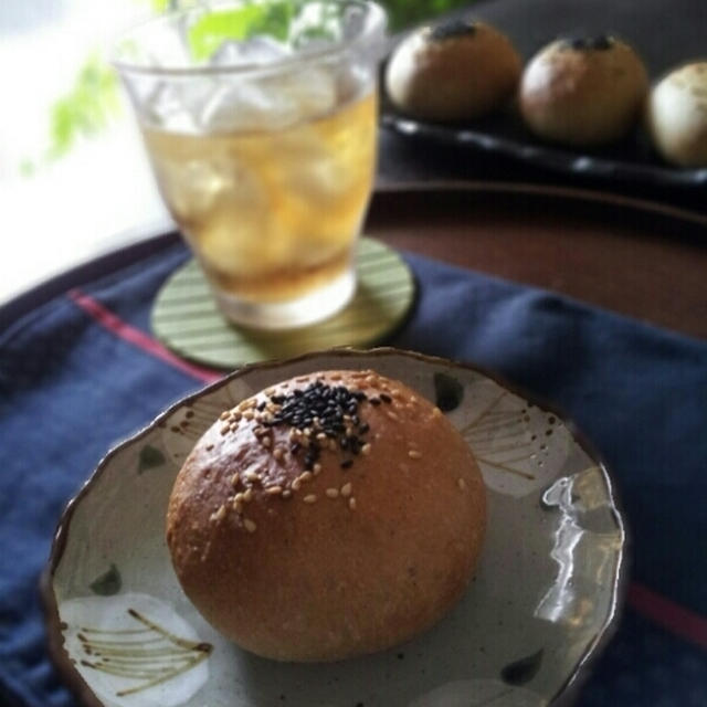 プルーンピューレで黒糖あんパン